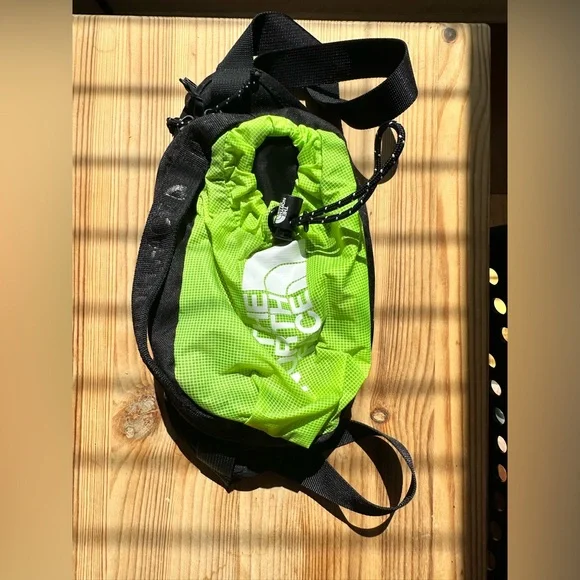 The North Face Bozer Hip Pack III–S, Safety Green/TNF Black, One Size - Picture 2 of 5
